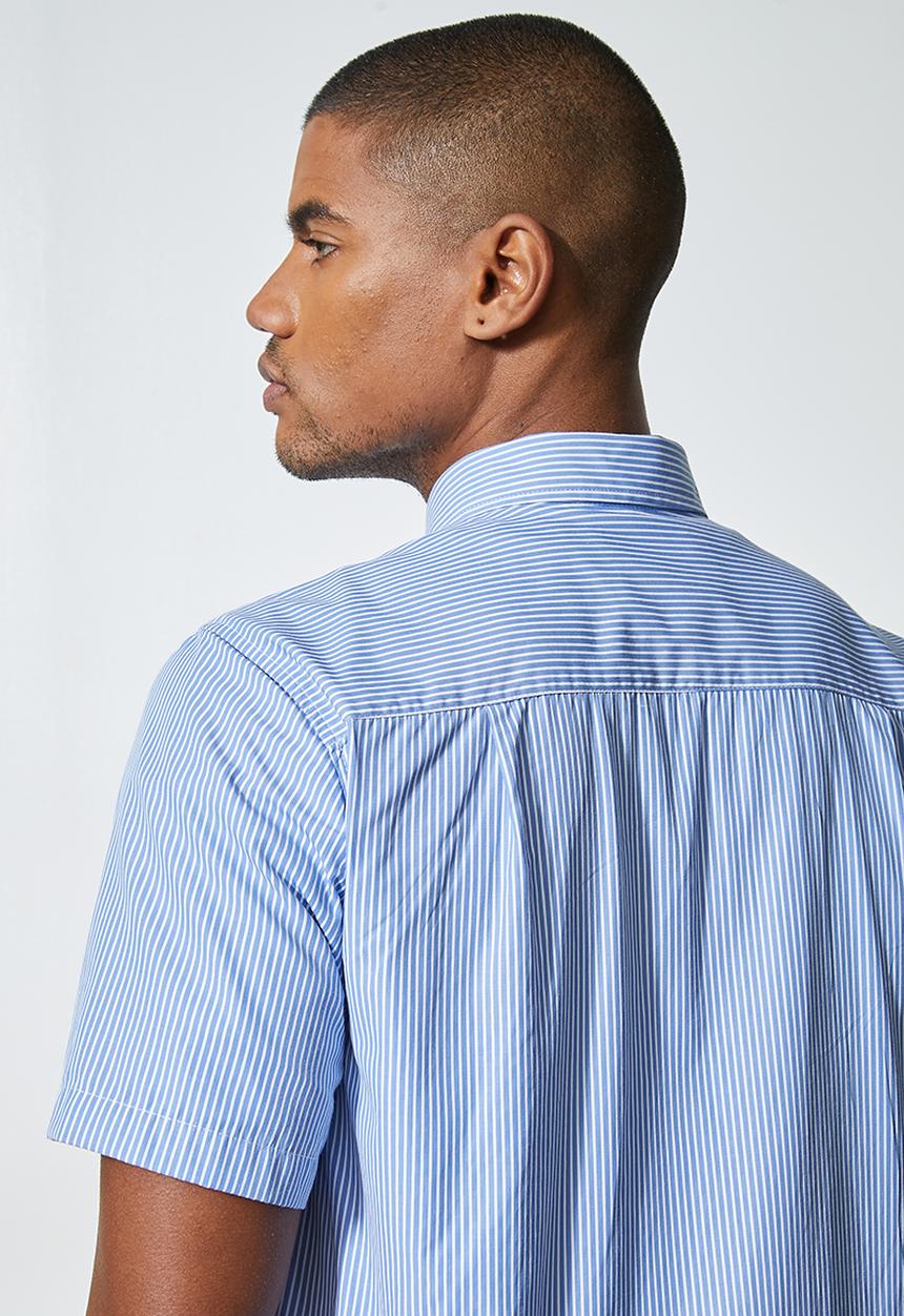 Superbalist - Regular fit short sleeve single pocket shirt  - white & blue 