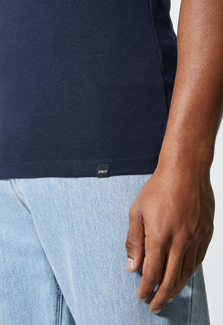 Superbalist - James muscle fit vee tee - navy