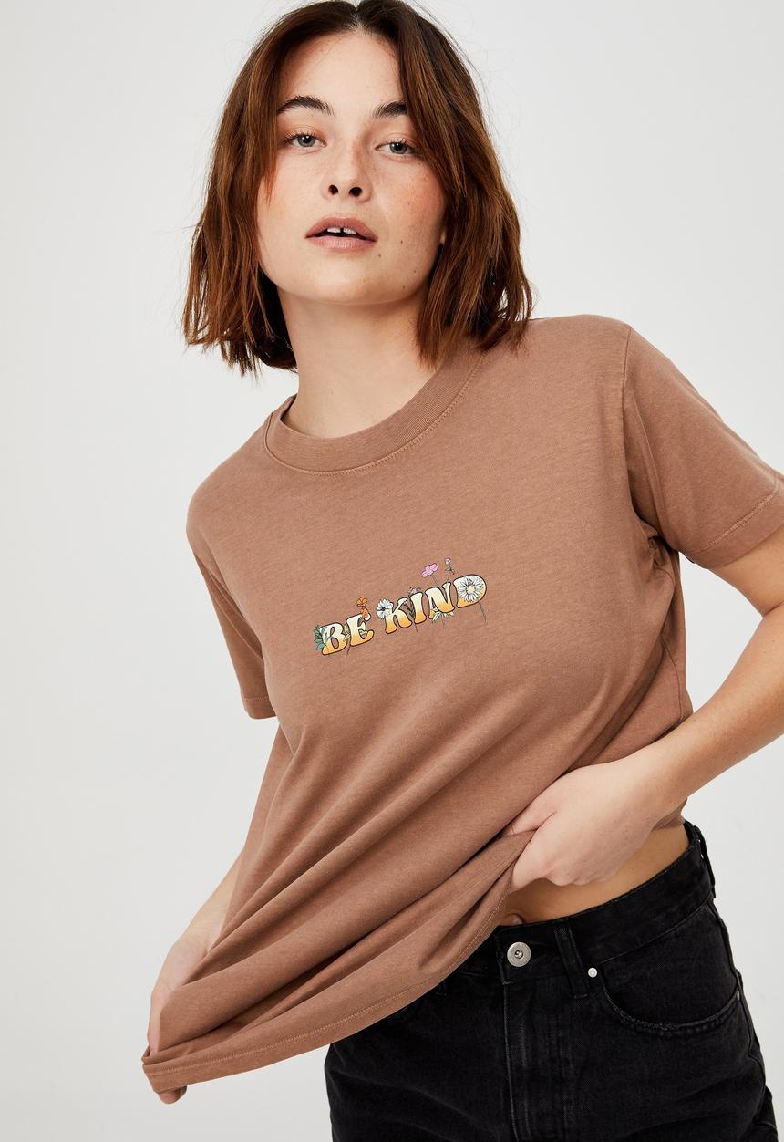 Cotton On - Classic organic cotton graphic t shirt - be kind/cocoa bean