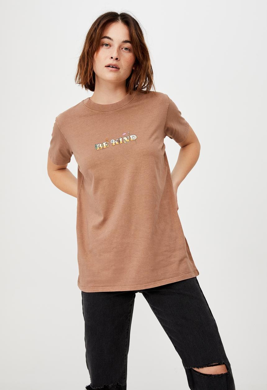Cotton On - Classic organic cotton graphic t shirt - be kind/cocoa bean