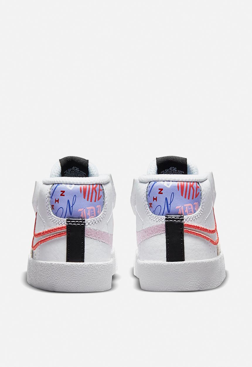 Nike - Nike blazer mid '77 se - white/magic ember-purple pulse