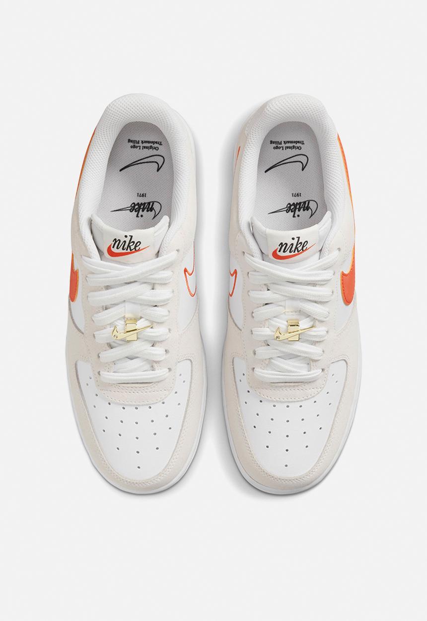 Nike - Air Force 1 '07 SE - white/orange-summit white-sail