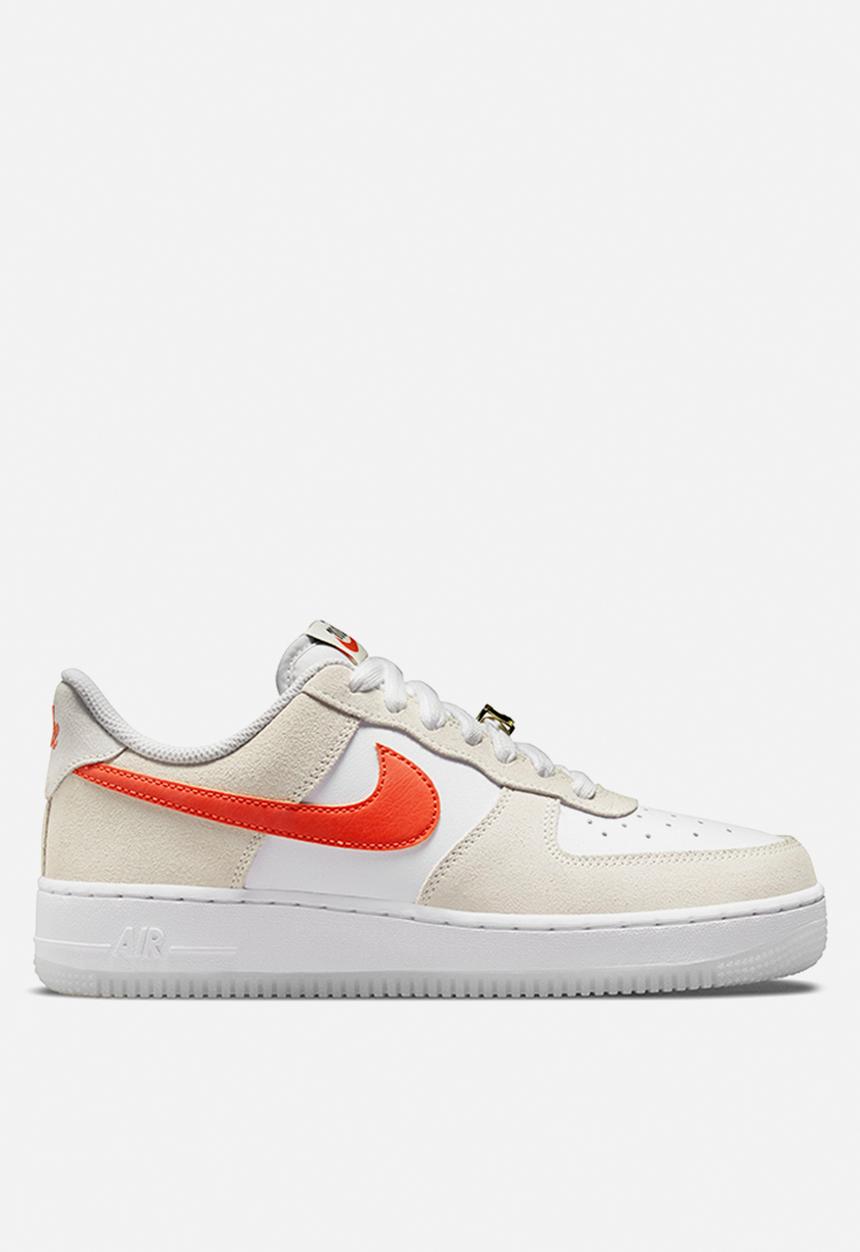 Nike - Air Force 1 '07 SE - white/orange-summit white-sail