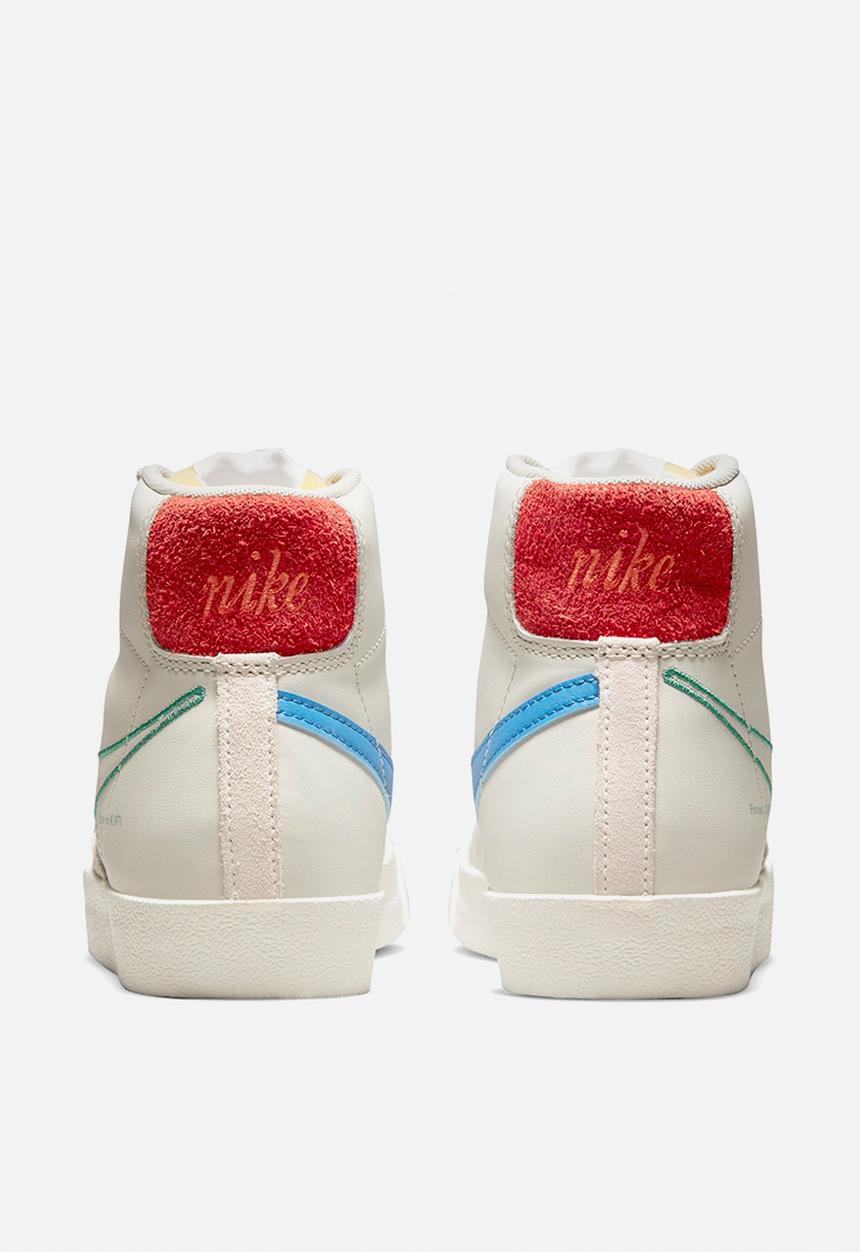 Nike - Blazer mid '77 SE - light bone/green noise-cream ii-sail