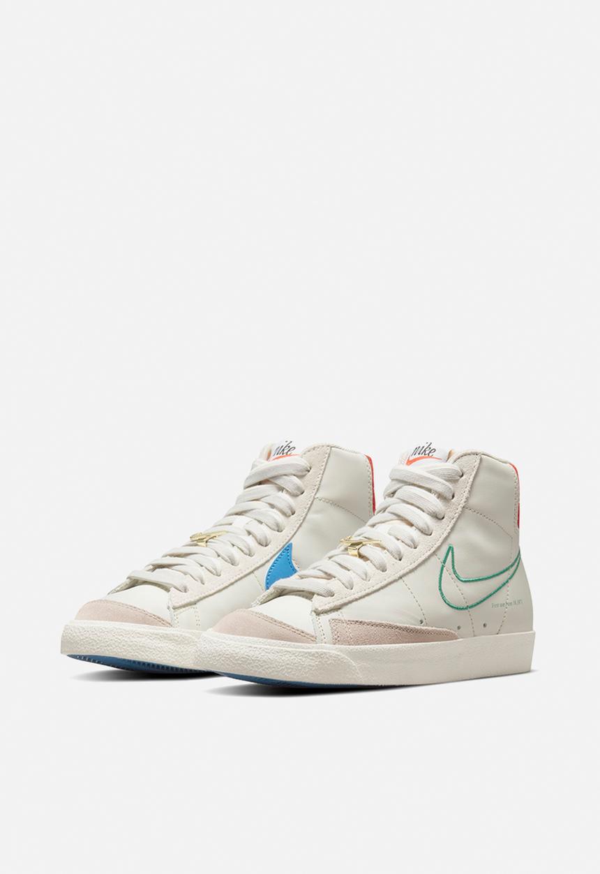 Nike - Blazer mid '77 SE - light bone/green noise-cream ii-sail