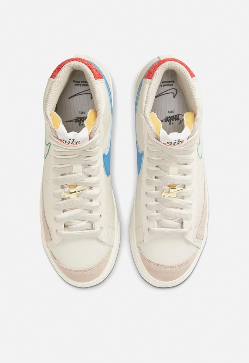 Nike - Blazer mid '77 SE - light bone/green noise-cream ii-sail