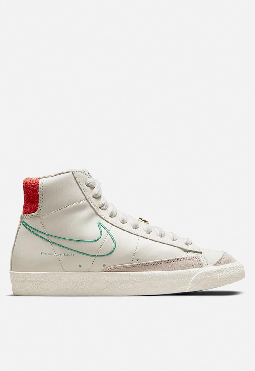 Nike - Blazer mid '77 SE - light bone/green noise-cream ii-sail