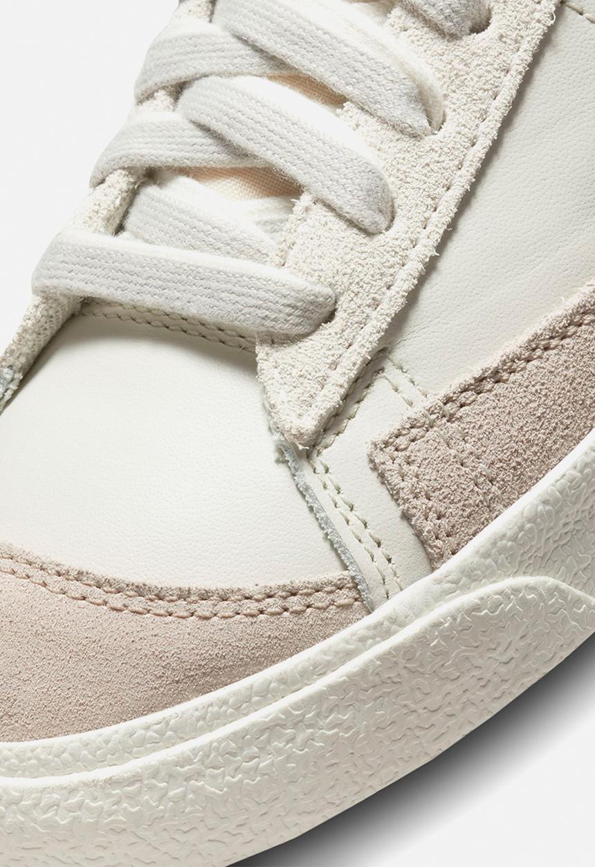 Nike - Blazer mid '77 SE - light bone/green noise-cream ii-sail
