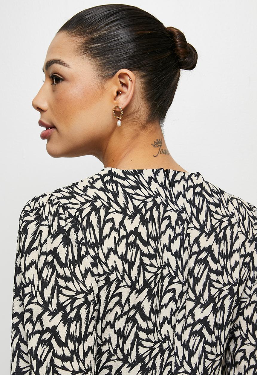 edit - Curved waist short dress - black ecru ikat animal