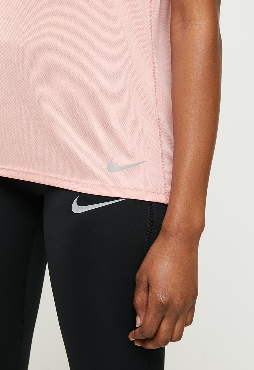 Nike - Nike run short sleeve top - pink