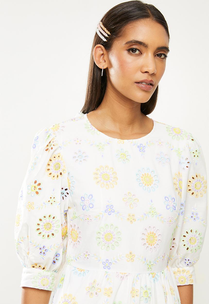 Glamorous - Shell knitted dress - white pastel broderie