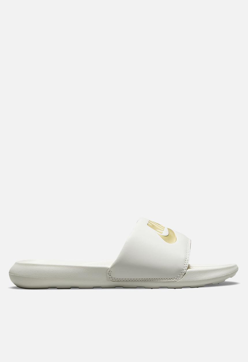 Nike - Nike victori one - summit white/metallic gold-chile red