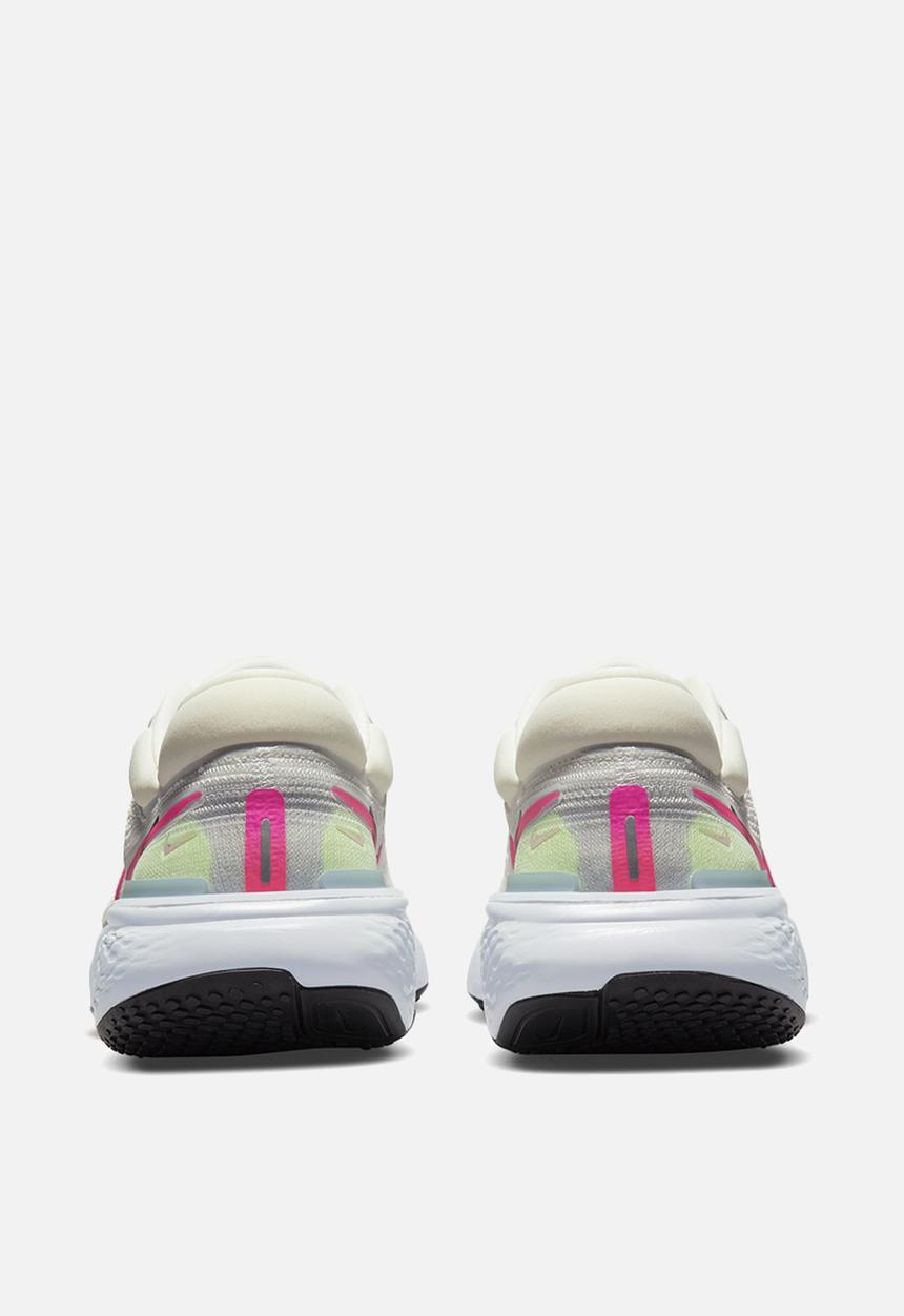 Nike - ZoomX Invincible run - phantom/black-football grey-volt
