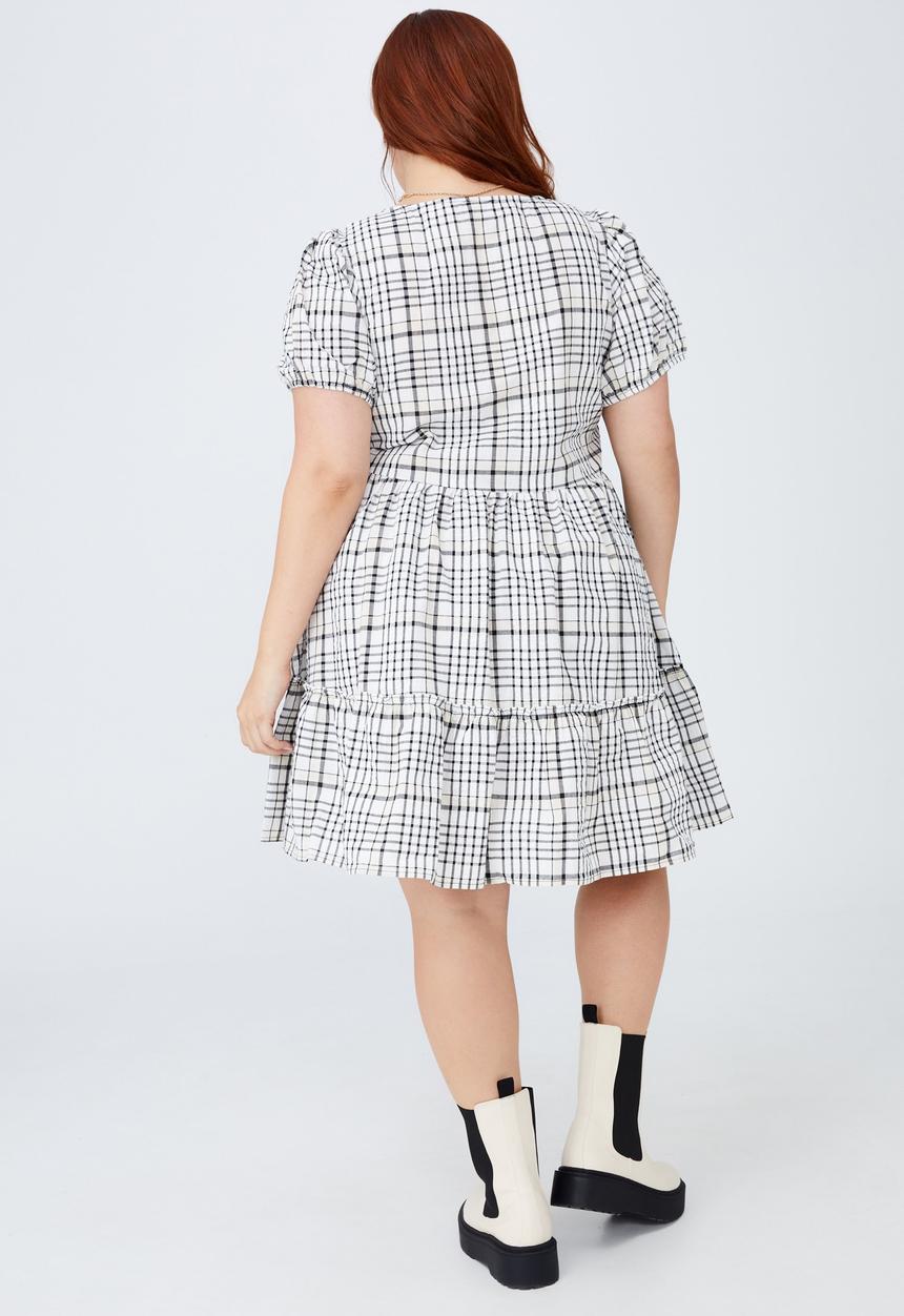 Cotton On - Curve woven tessa babydoll mini dress - white & black 