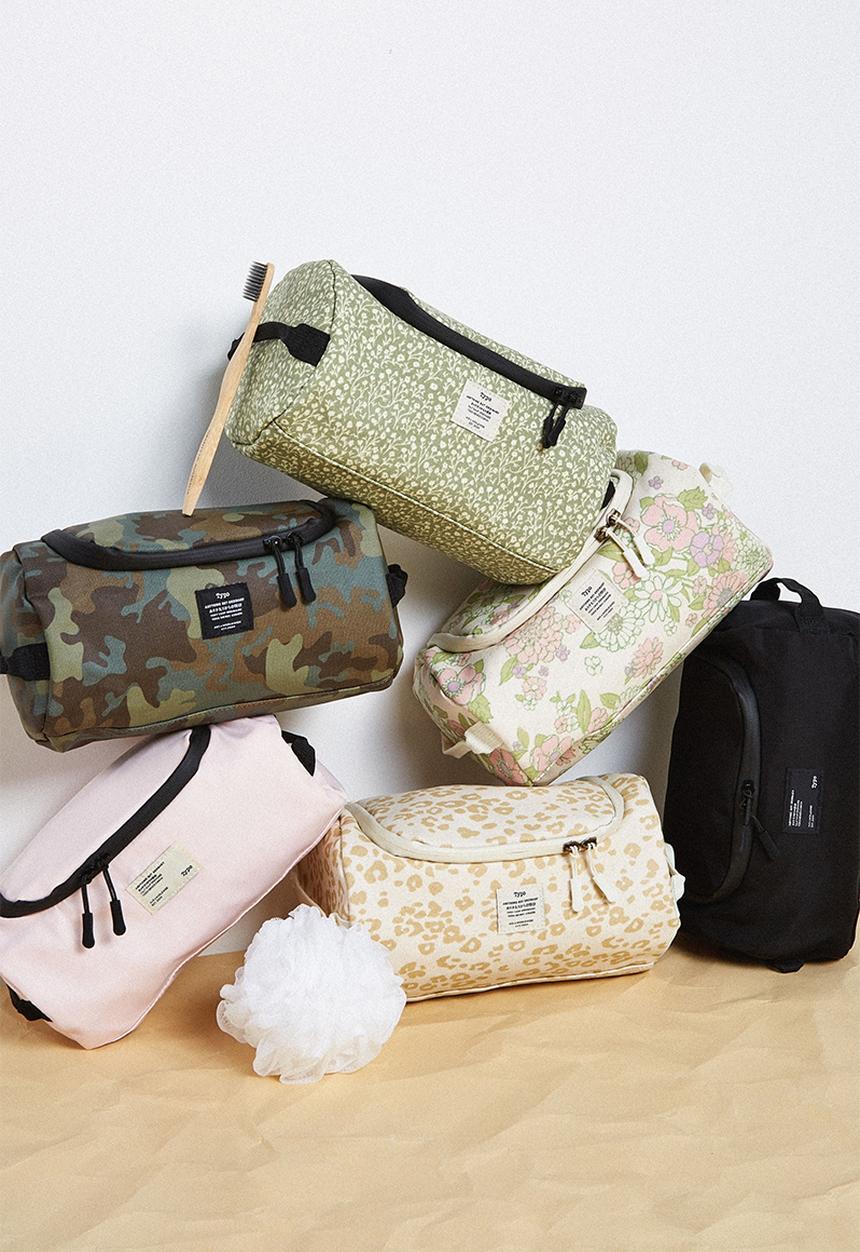 Typo - Explorer carry case-gum leaf meadow ditsy