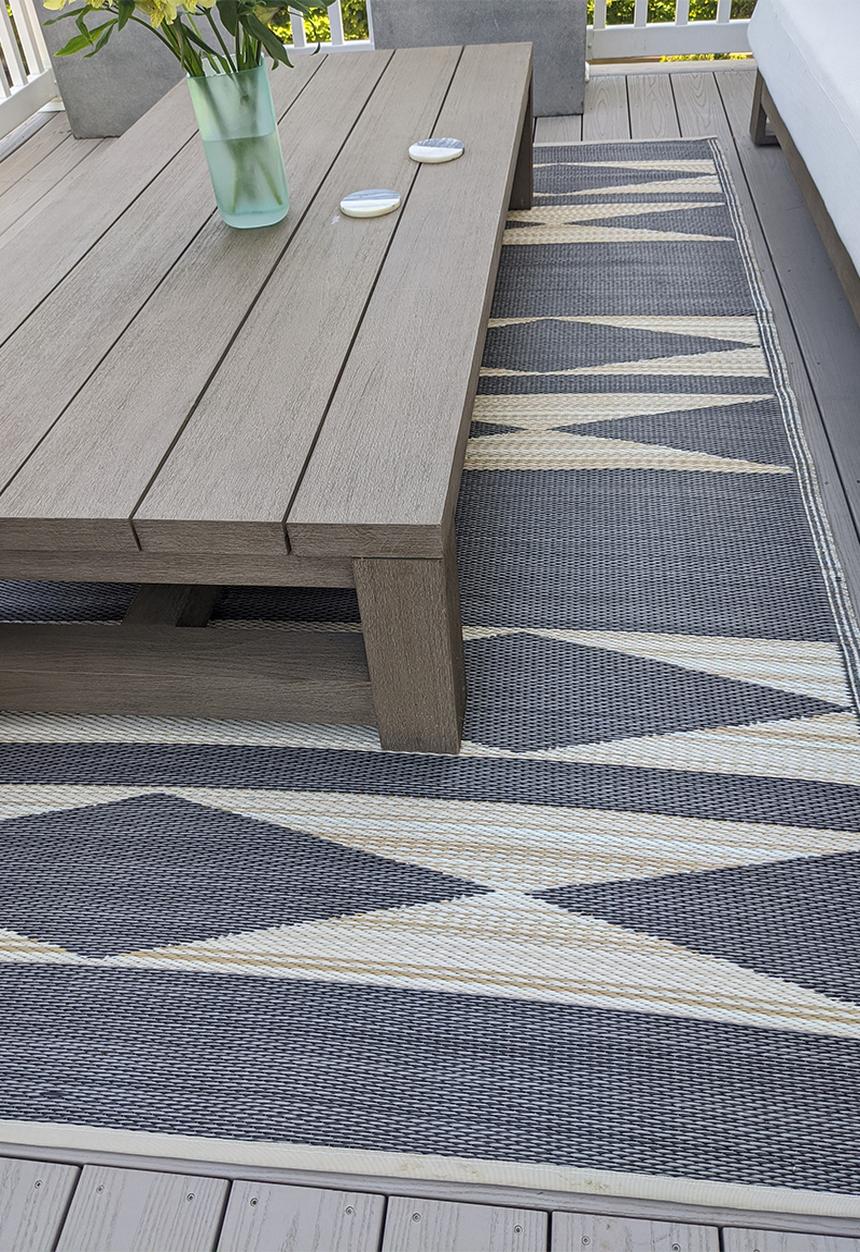 Fab Habitat - Cairo outdoor rug-natural & black