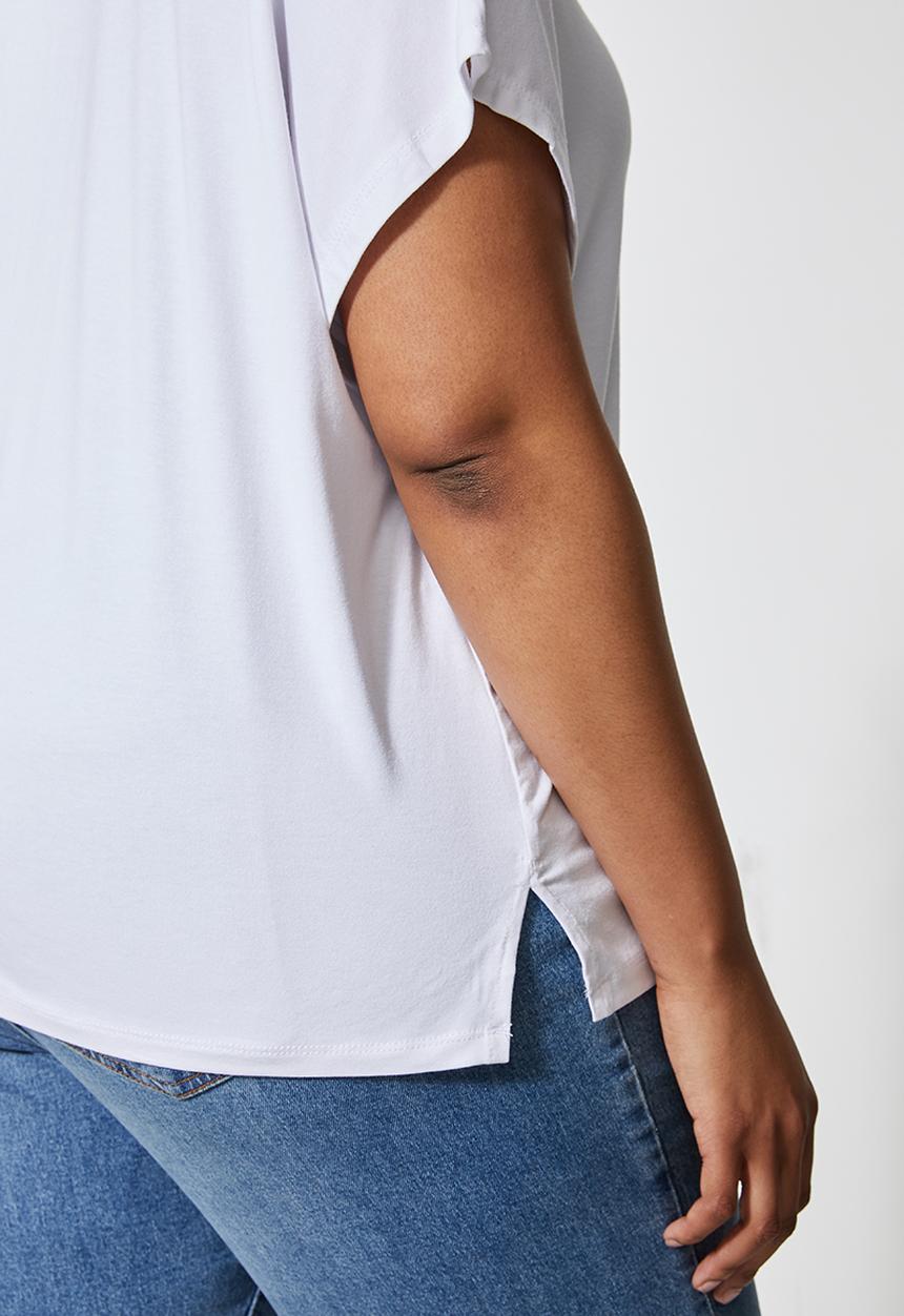 Superbalist - Easy fit tee with neck trim - white
