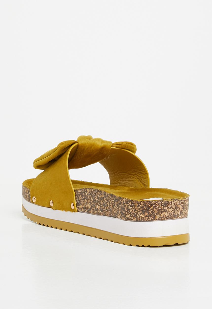 Footwork - Lizz twisted knot stacked flatform sandal - mustard