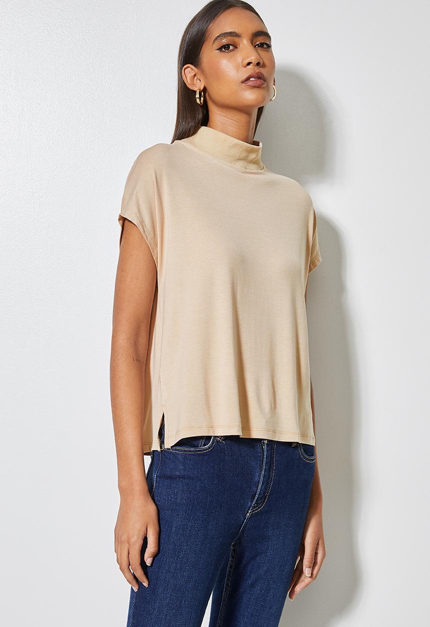 Superbalist - Easy fit tee with ribbed neckline  - stone