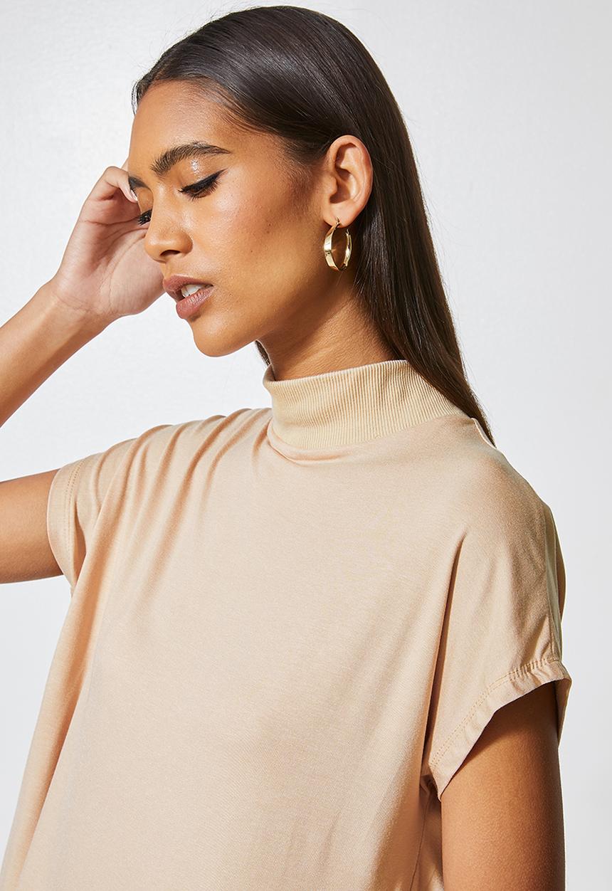 Superbalist - Easy fit tee with ribbed neckline  - stone