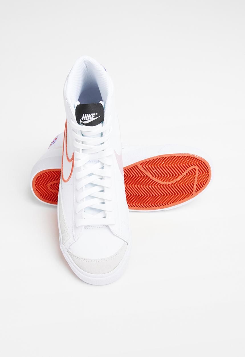 Nike - Nike blazer mid '77 se - white/magic ember-purple pulse