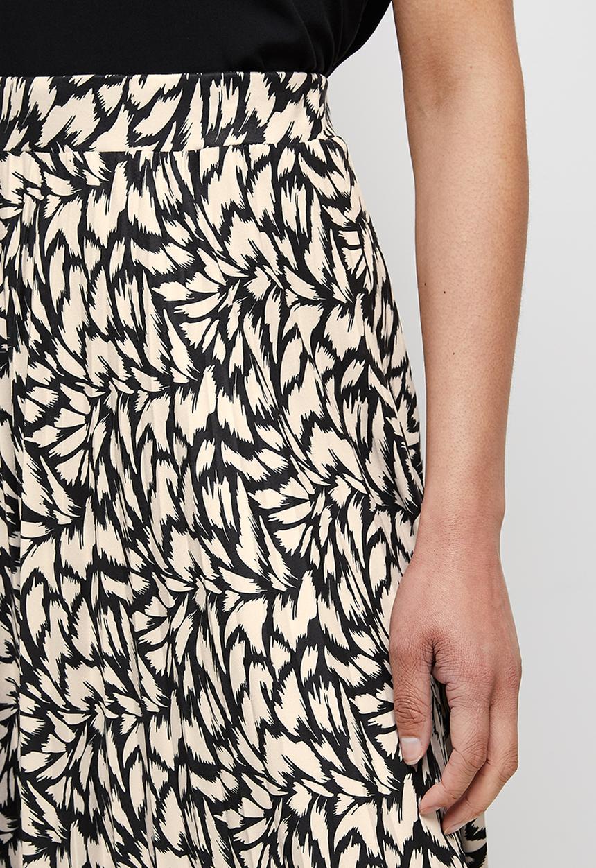 edit - Knit pleated midaxi skirt - black ikat