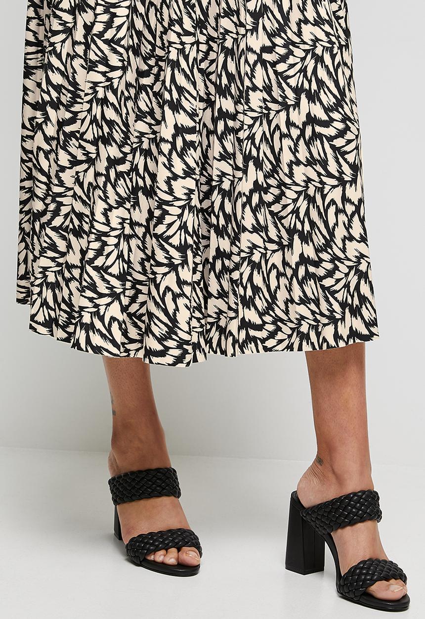 edit - Knit pleated midaxi skirt - black ikat