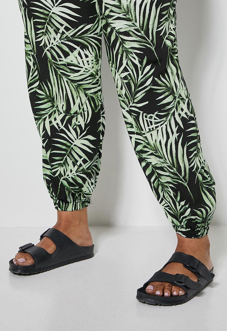 Superbalist - Easy pull on pant - black & green