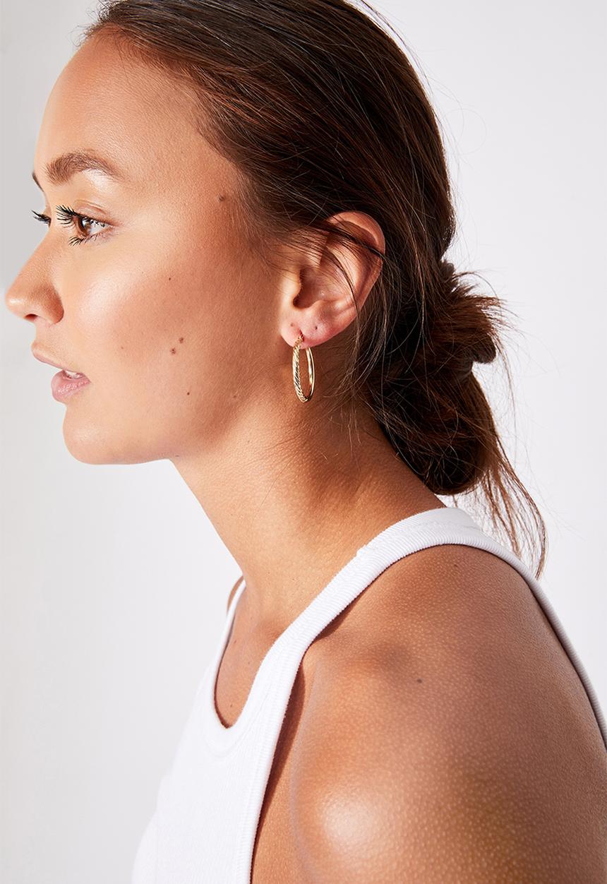 Rubi - Noughties hinge hoop - silver