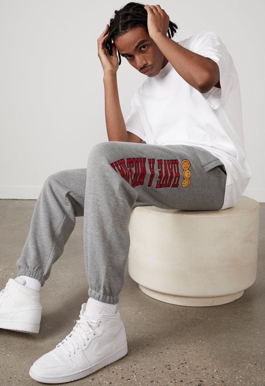 Factorie - Smiley relaxed trackpant - mid grey