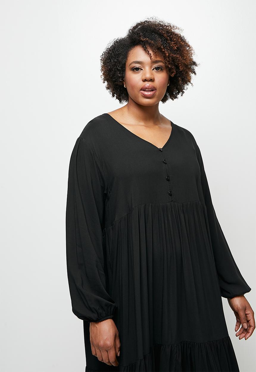 edit Plus - Button detail tiered maxi - black