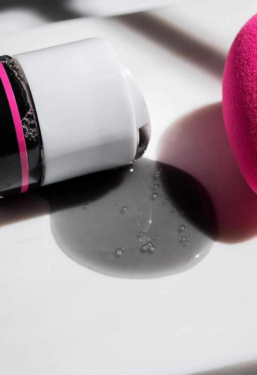 beautyblender® - BLENDERCLEANSER® LIQUID CHARCOAL Scented Sponge & Brush Cleanser