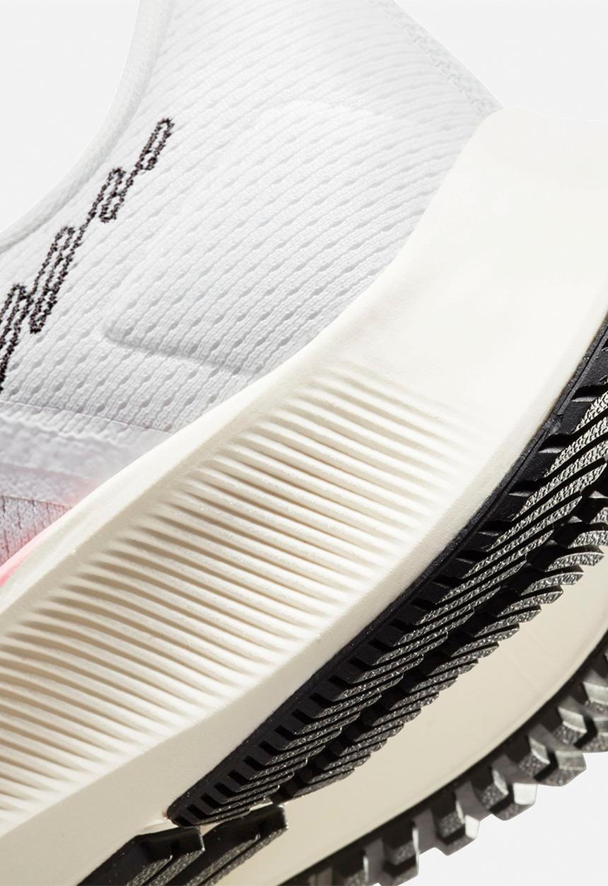 Nike - Air Zoom Pegasus 38 - white/black-football grey-pink blast