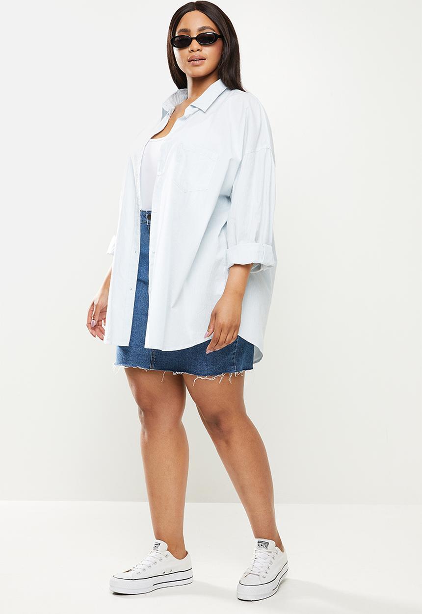Cotton On - Curve dad shirt - sophie pinstripe sunfaded denim