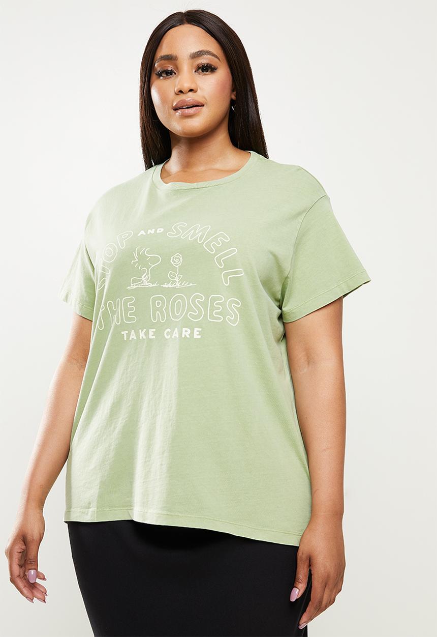 Cotton On - Curve graphic license tee - lcn pea snoopy roses/greenstone