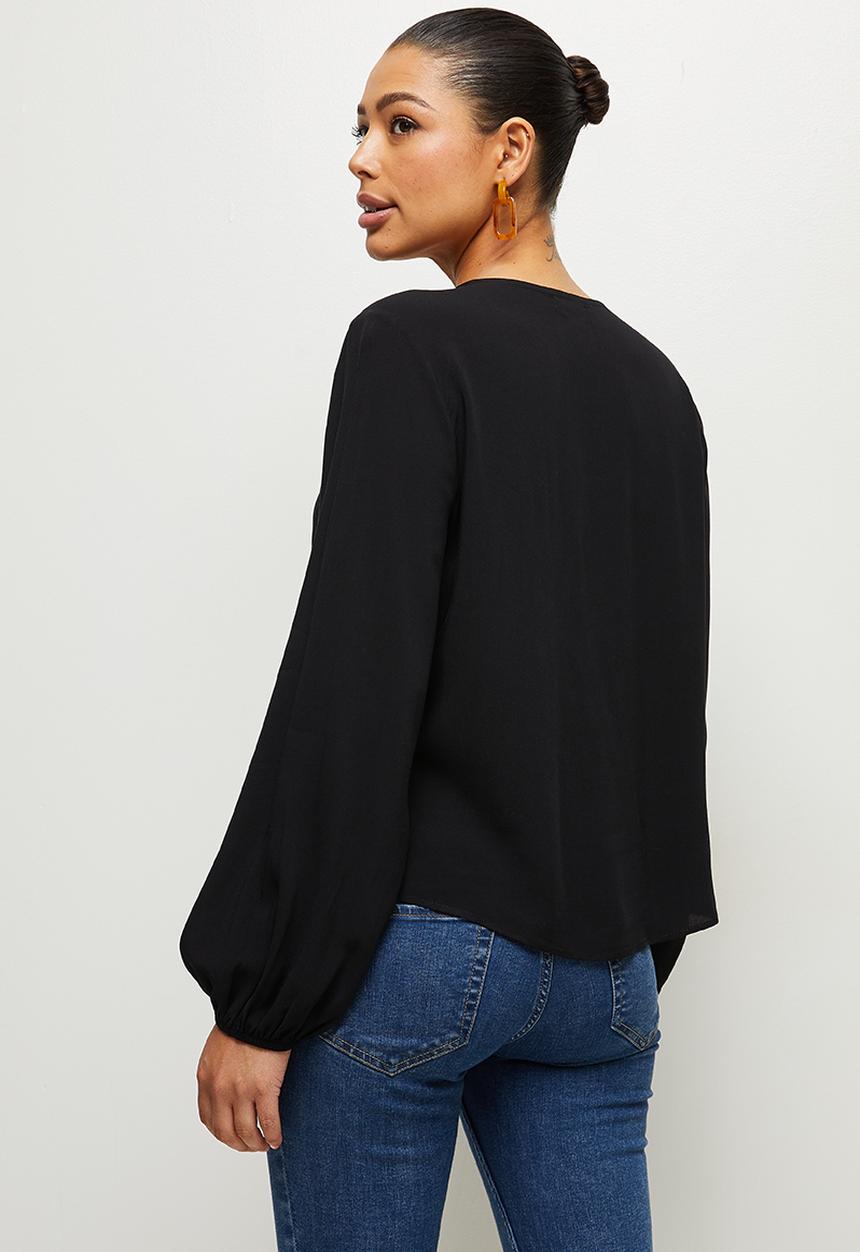 edit - Boxy notch neck shell - black