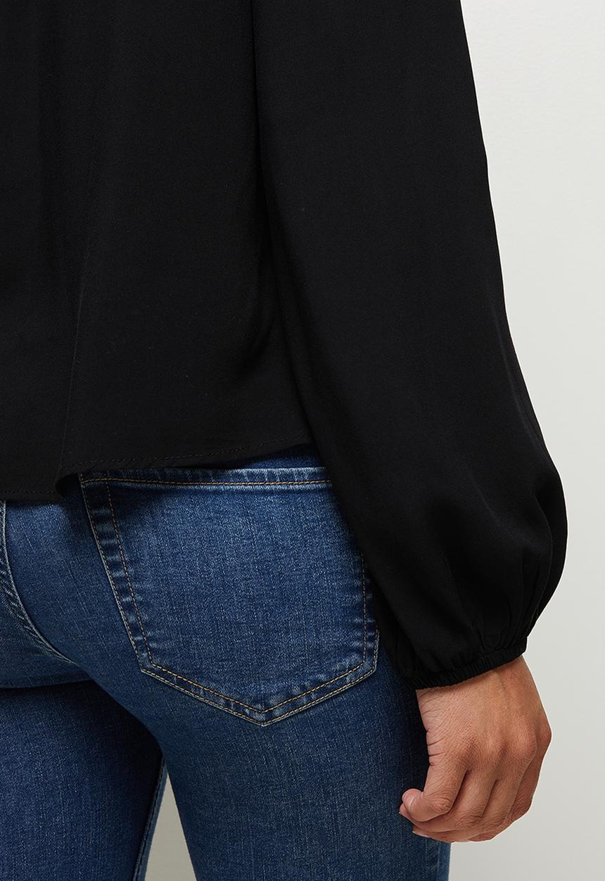 edit - Boxy notch neck shell - black