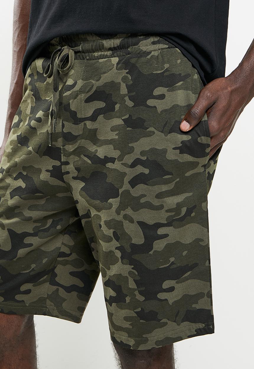 Brave Soul - Disguise camo print shorts - khaki camo