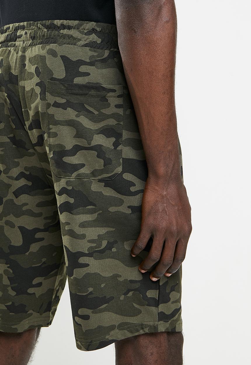 Brave Soul - Disguise camo print shorts - khaki camo