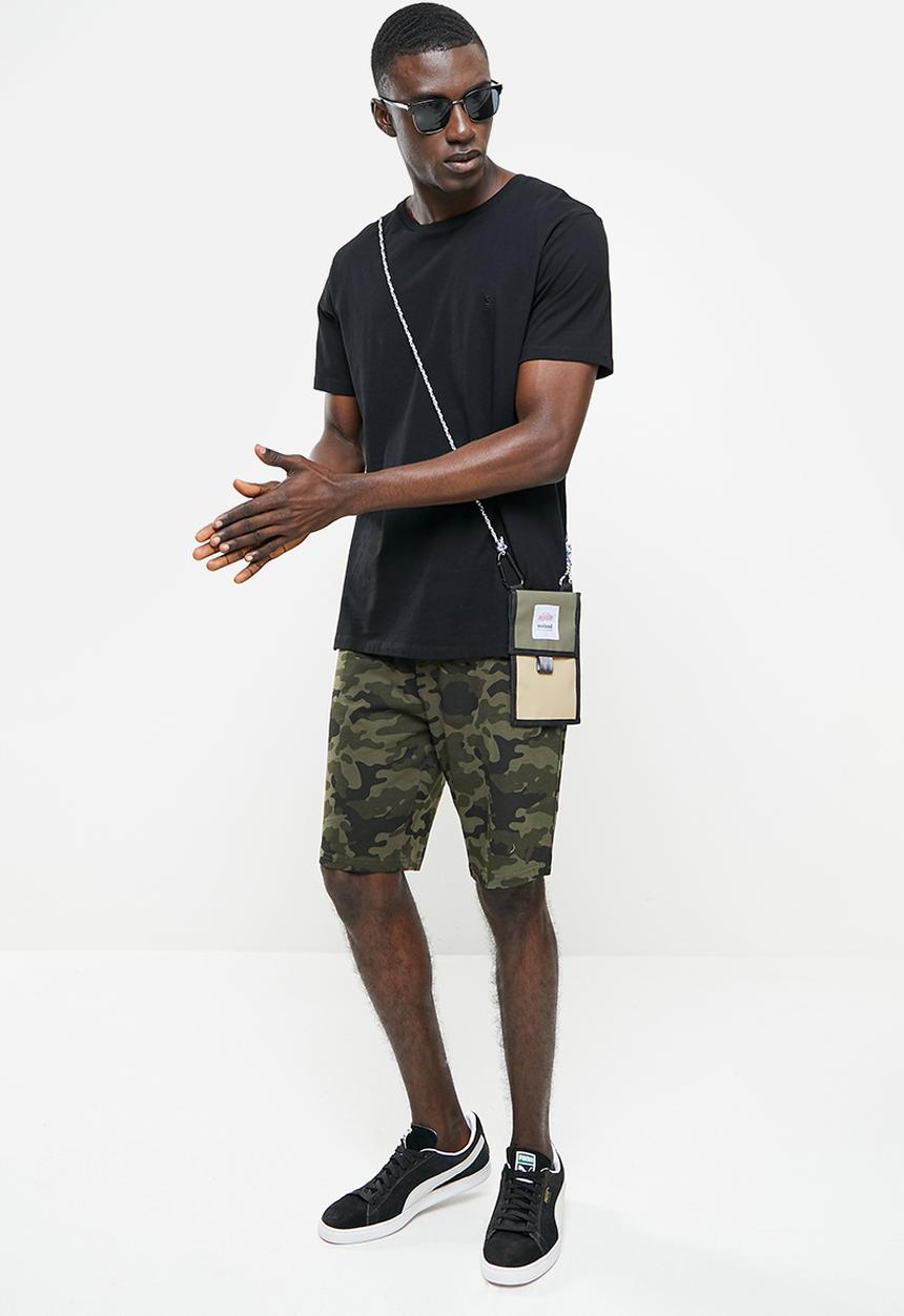 Brave Soul - Disguise camo print shorts - khaki camo