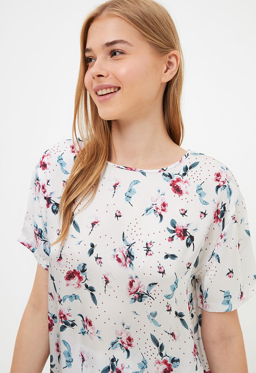 Trendyol - Floral patterned satin pajamas set - white