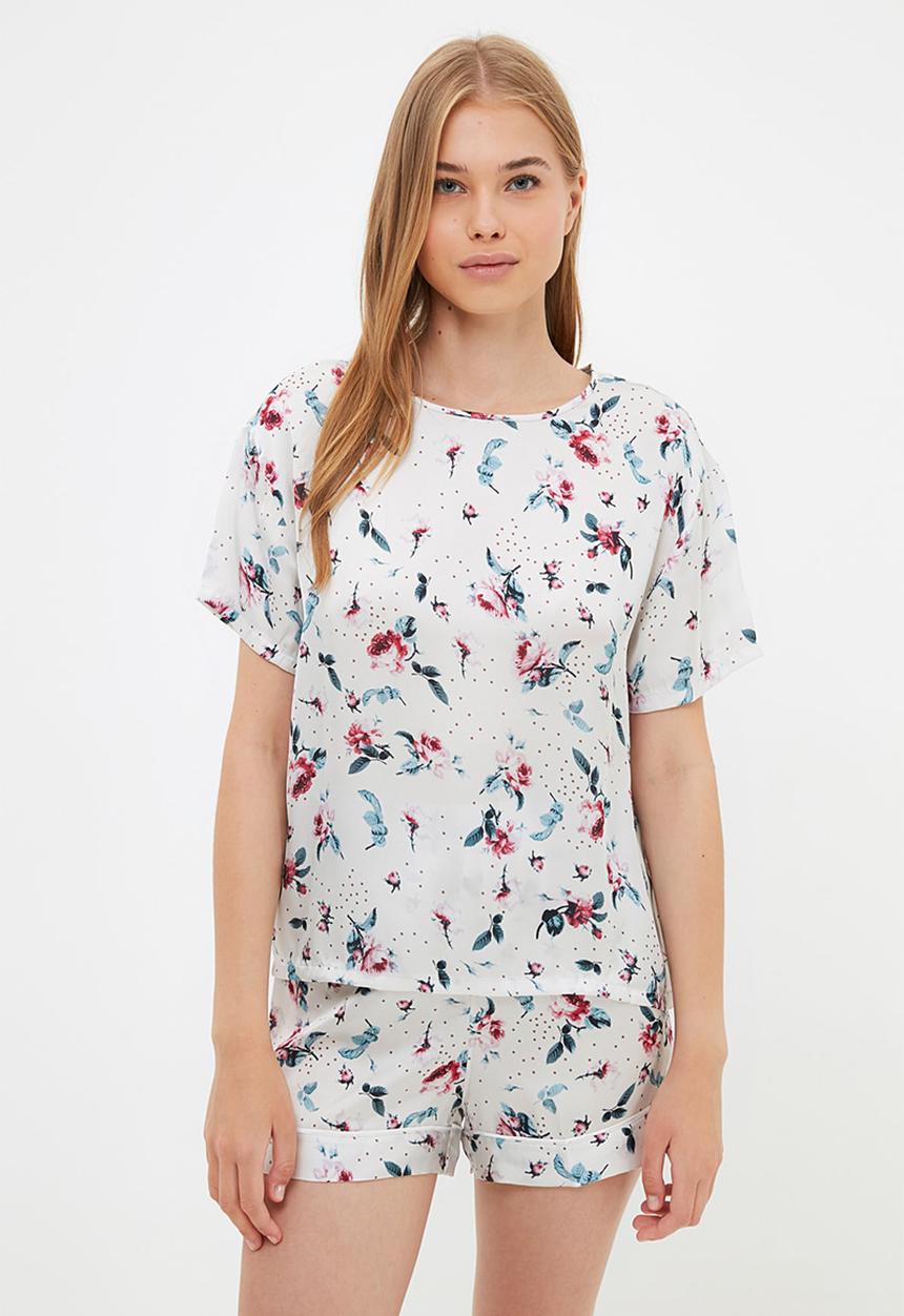 Trendyol - Floral patterned satin pajamas set - white