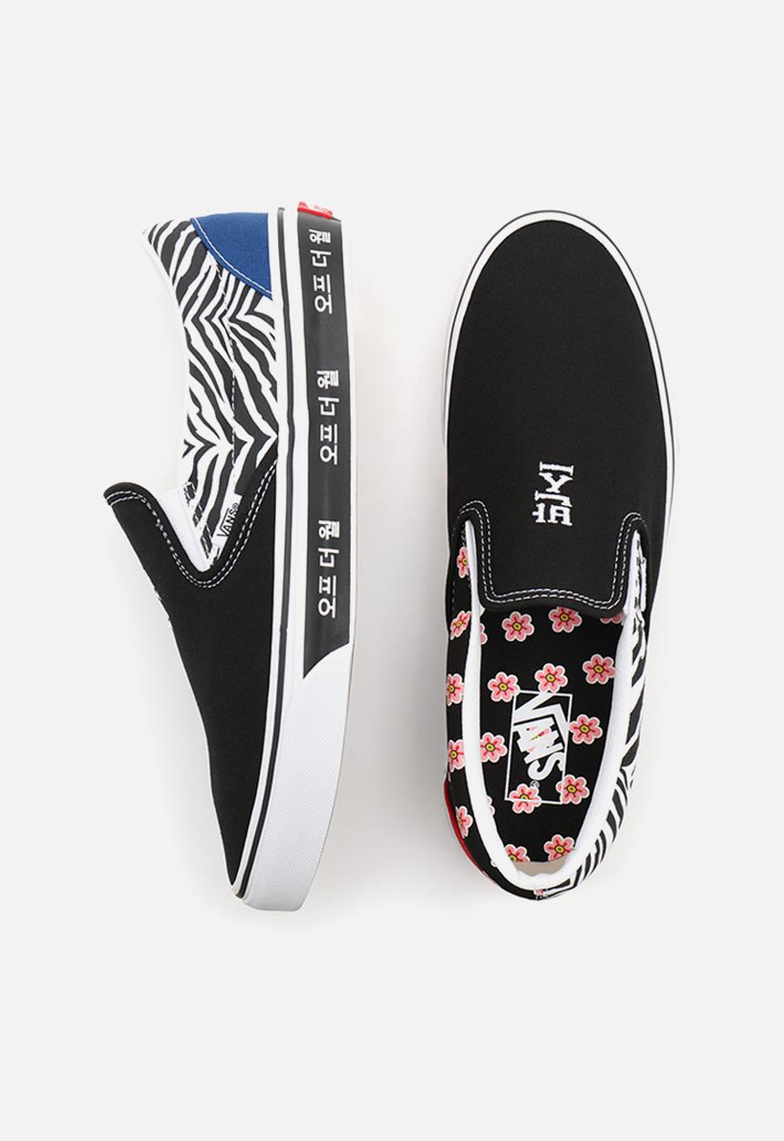 Vans - Classic slip-on - (korean typography) racing red/true blue