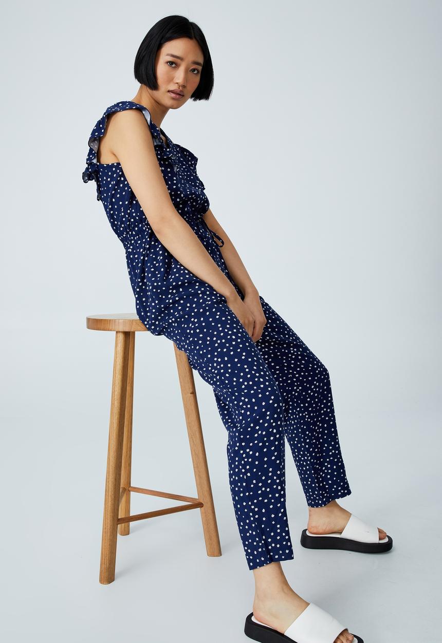 Cotton On - Woven petite tara jumpsuit - billie ditsy medieval blue