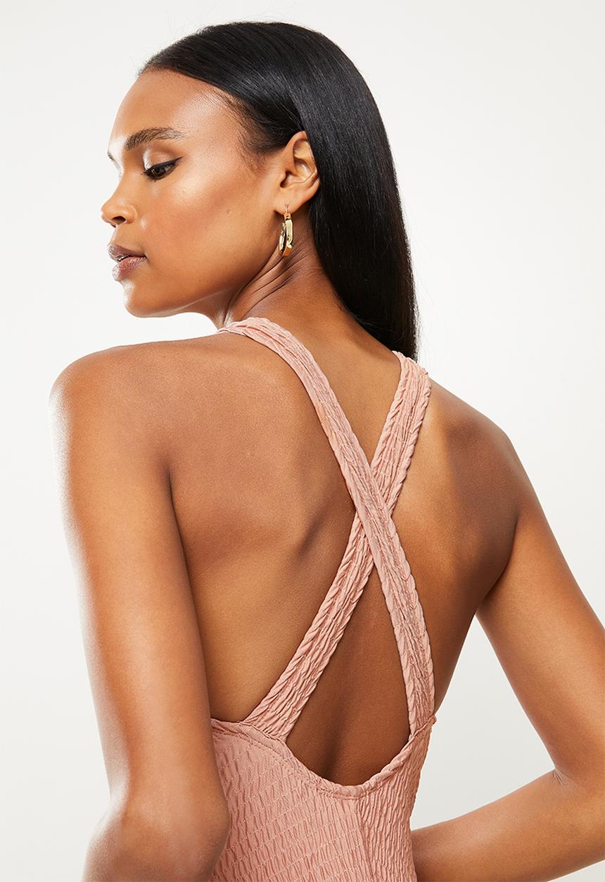 Missguided - Crinkle cross front ring detail swimsuit - pink