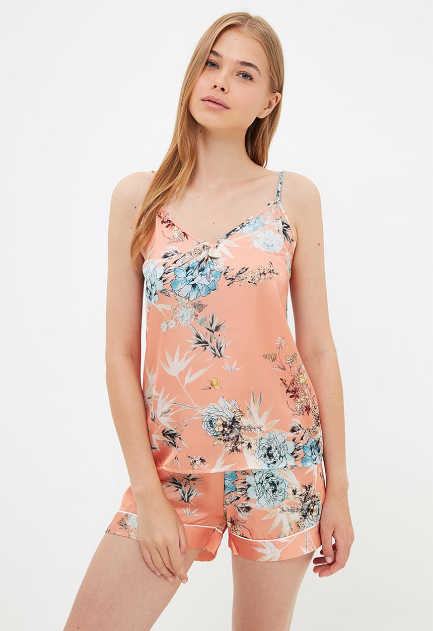 Trendyol - Floral patterned satin pajamas set - peach