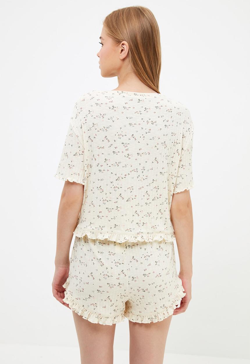 Trendyol - Floral patterned knitted pajamas set - ecru