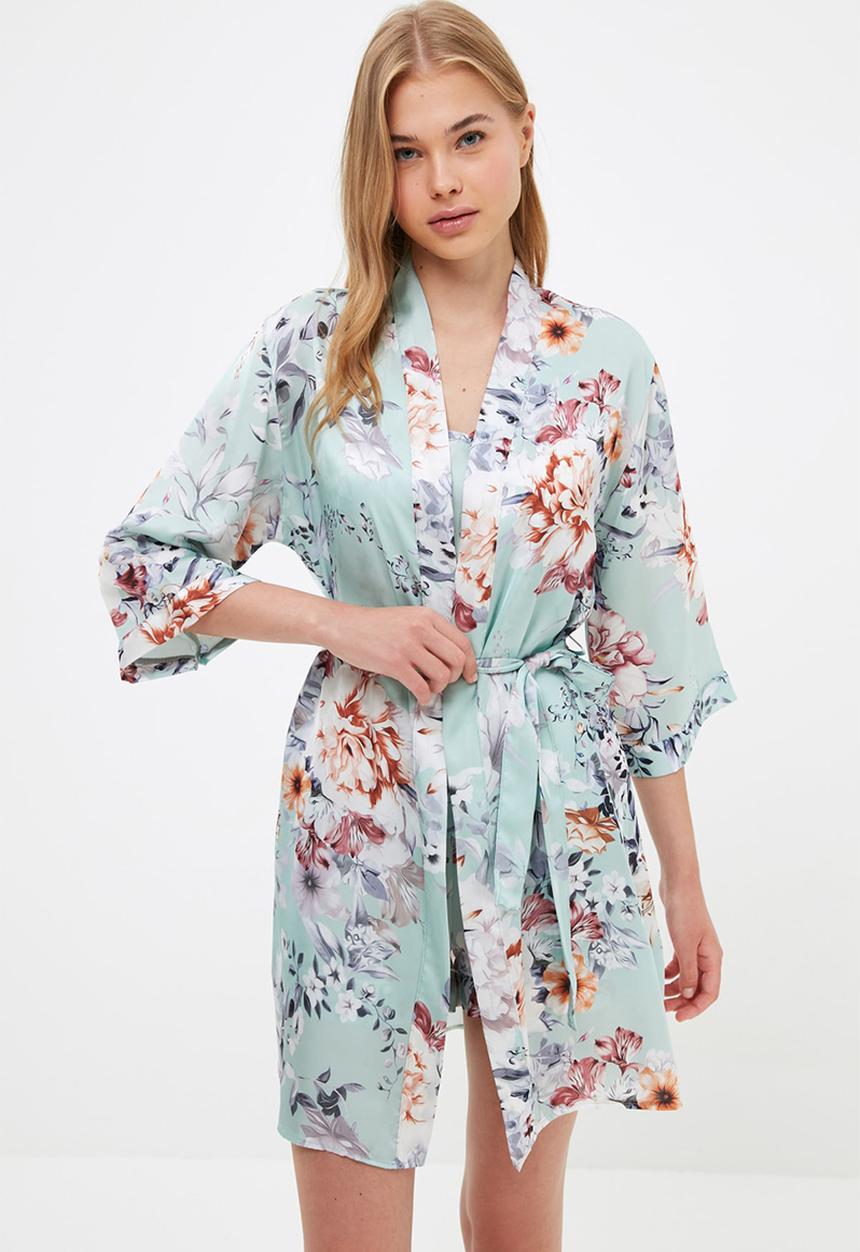 Trendyol - Floral patterned satin dressing gown - on green