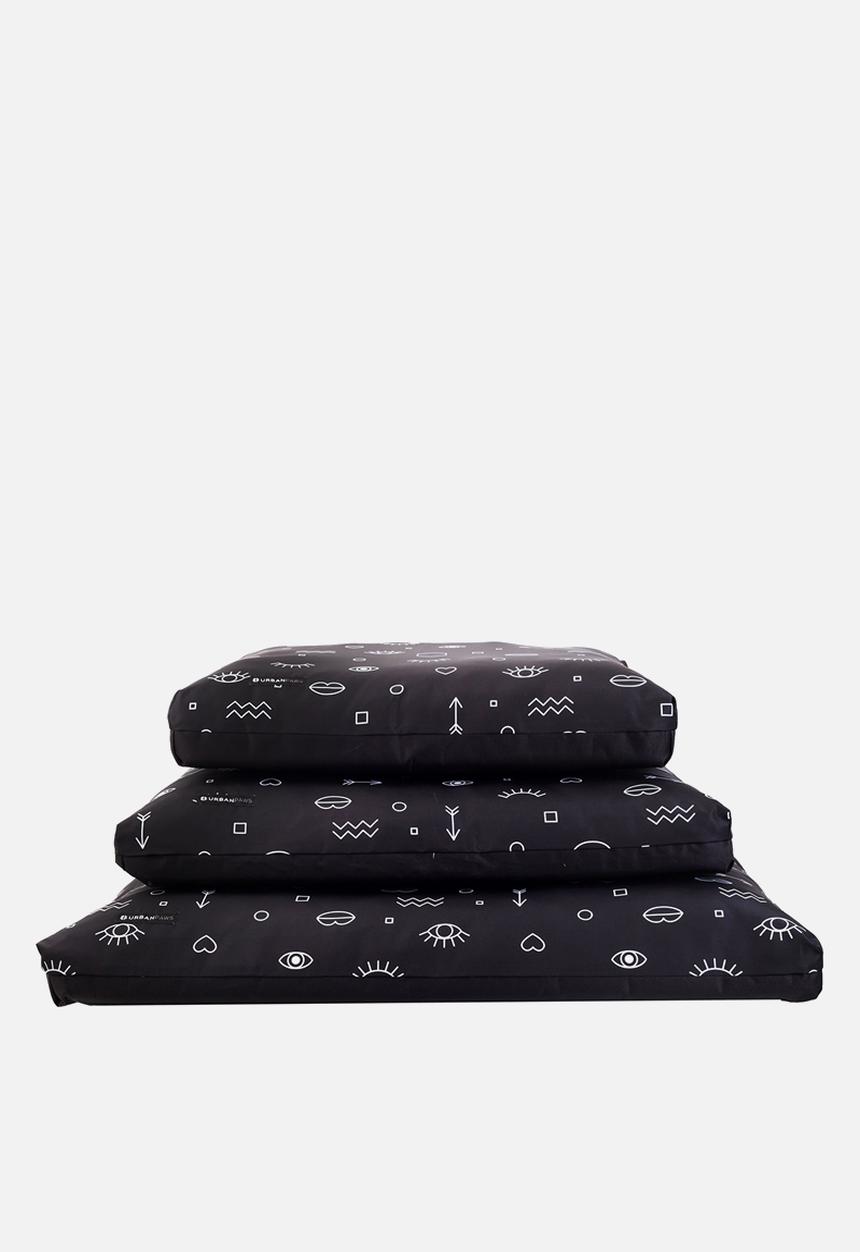 Urbanpaws - Kiko futon pet bed - black