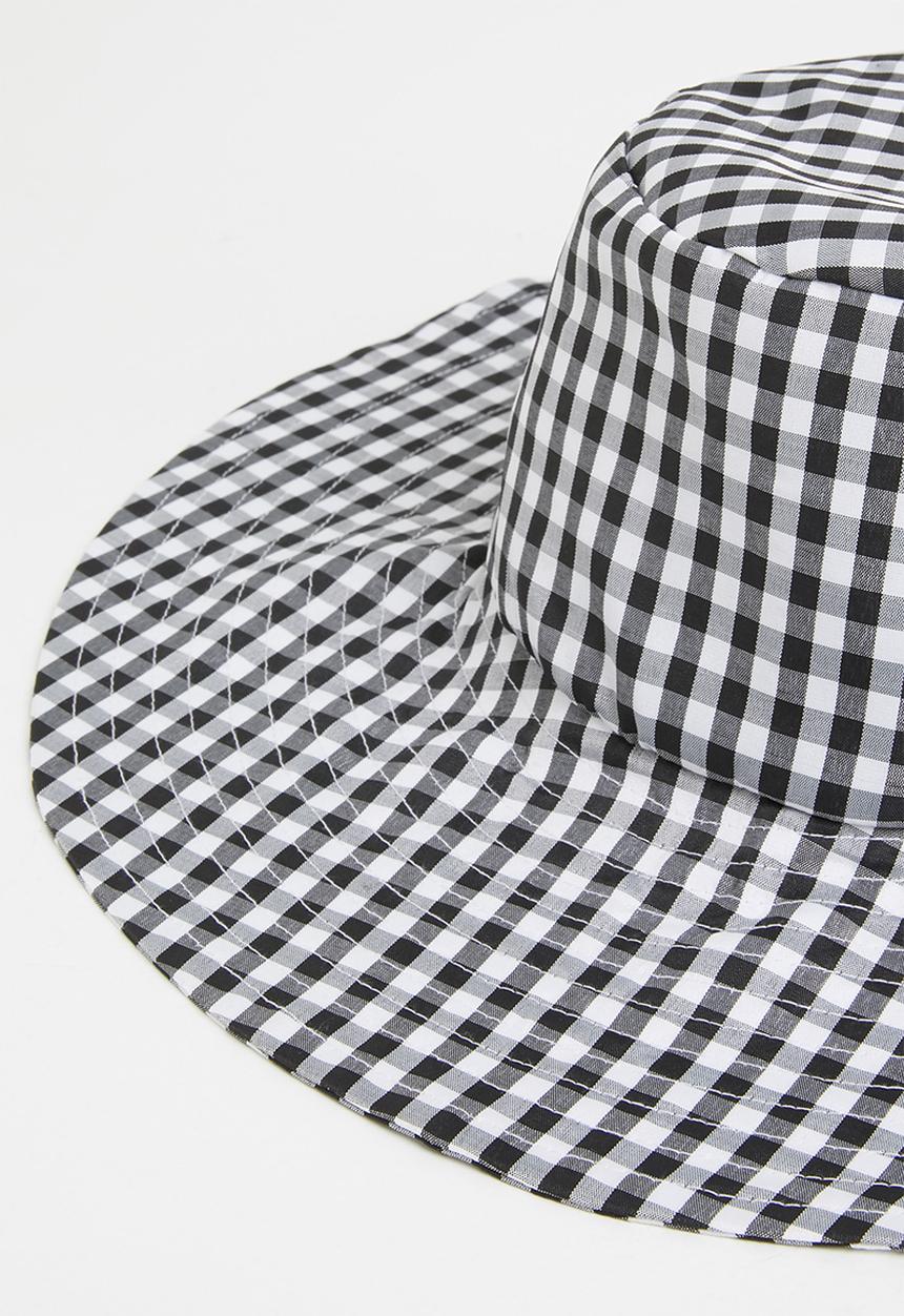 Superbalist - Gingham summer hat - black & white